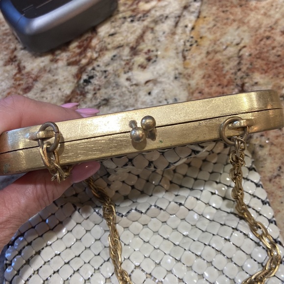 Vintage Whiting and Davis white bag 1970’s - Picture 9 of 11